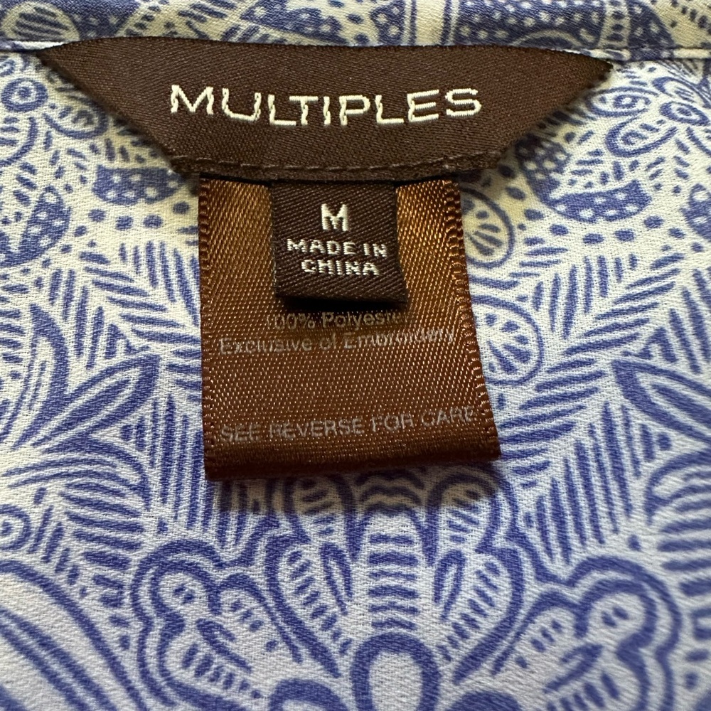 “Multiples” Medium blue and white paisley print w/eyelet border P2P 22" - Picture 8 of 9